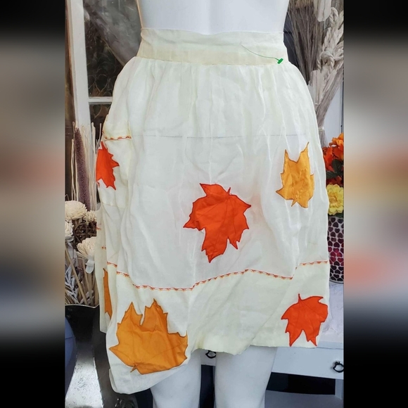 Vtg 3 Aprons Bundle/Vtg Fall Aprons/Black Gingham Apron/ 2 with Pockets - Picture 2 of 10